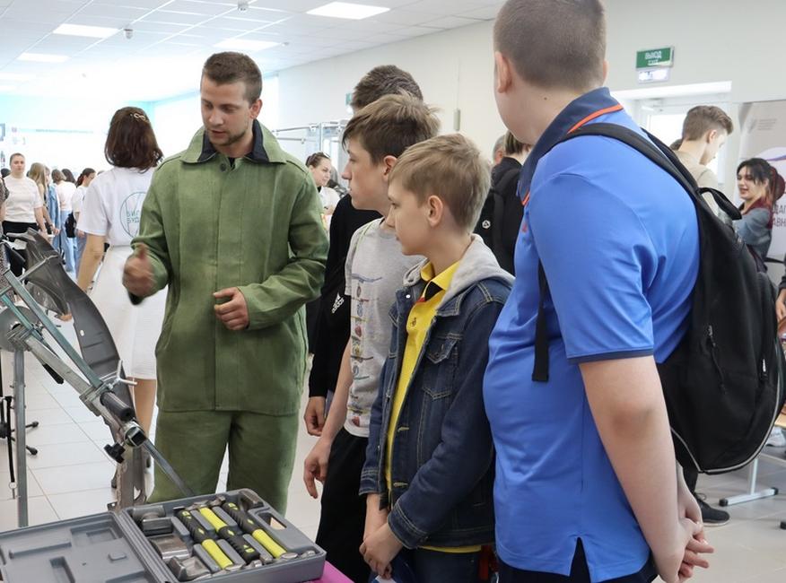 Профессии в выставочном зале